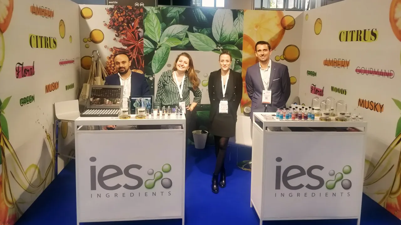 IES Ingredients stand at professional trade show with a team of 4 people presenting natural ingredients